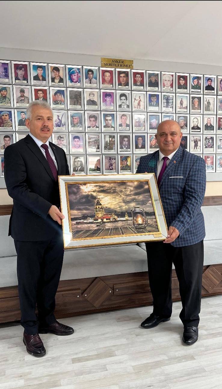 Ak Parti İstanbul İl Başkan Yardımcısı Mustafa Günaydın ve Yönetim Kurulu Üyelerinden Derneğimize Ziyaret